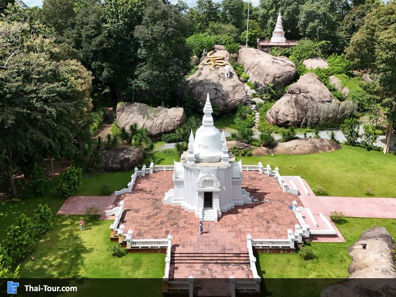 ภาพมุมสูง เจดีย์อัฐบริขารเขมาภิรโต