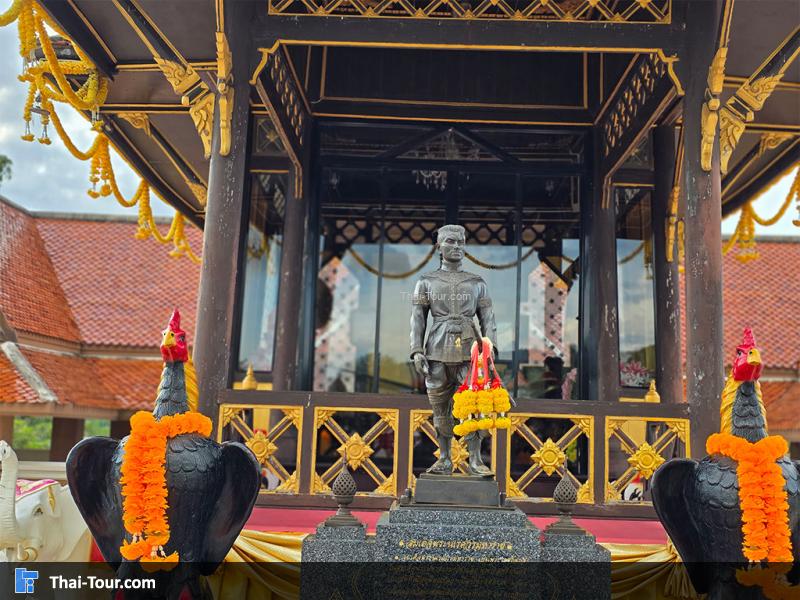 ด้านหน้าของ ศาลสมเด็จพระนเรศวรมหาราช