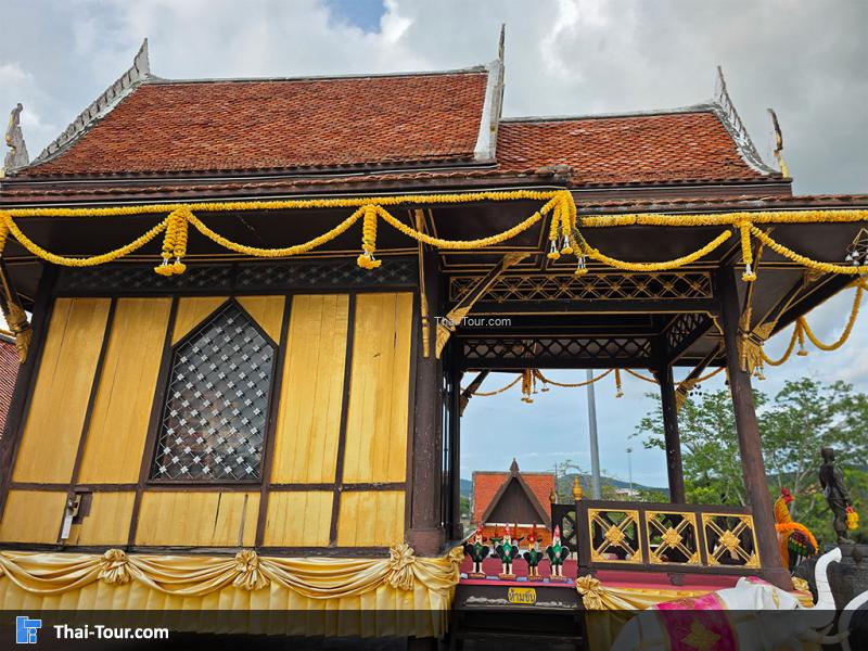 ด้านหน้าของ ศาลสมเด็จพระนเรศวรมหาราช