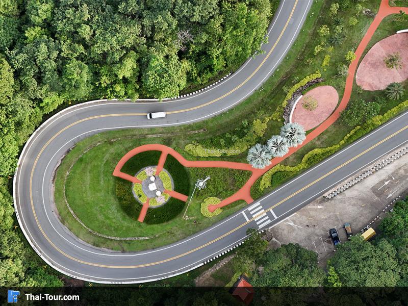 ภาพมุมสูง โค้งปิ้งงู