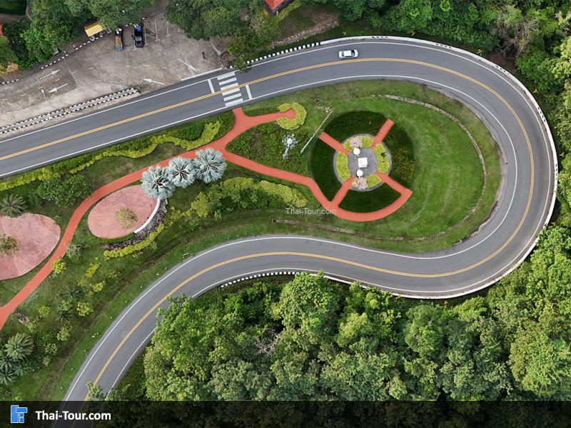 ภาพมุมสูง โค้งปิ้งงู