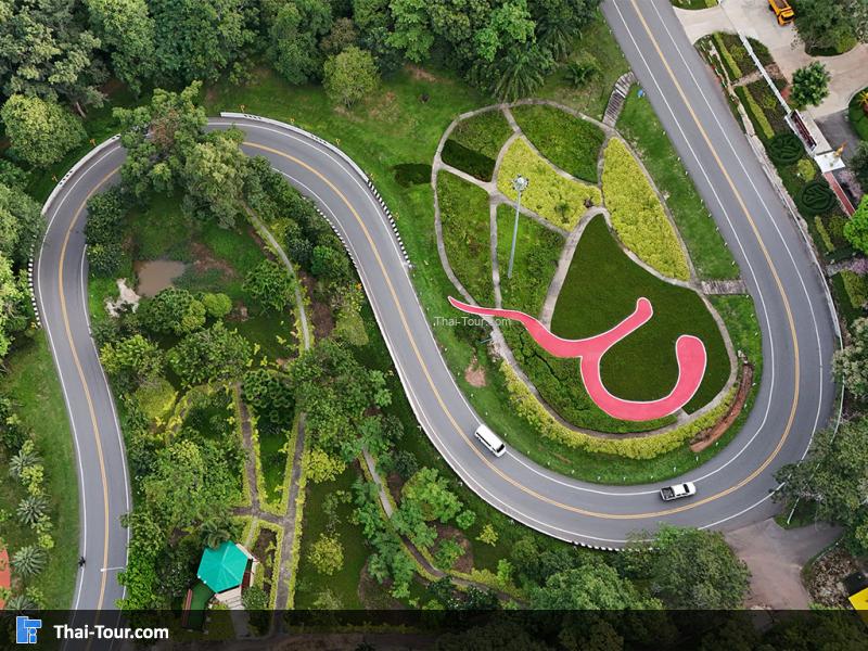 ภาพมุมสูง โค้งปิ้งงู