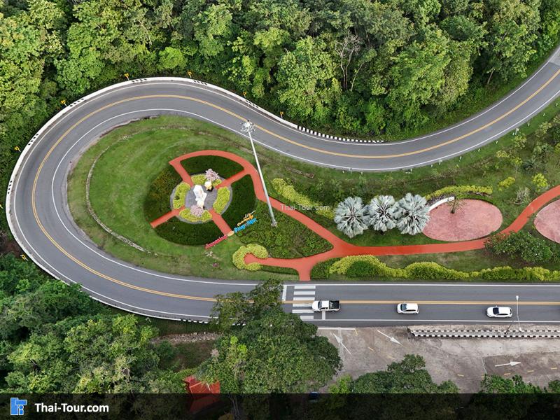 ภาพมุมสูง โค้งปิ้งงู