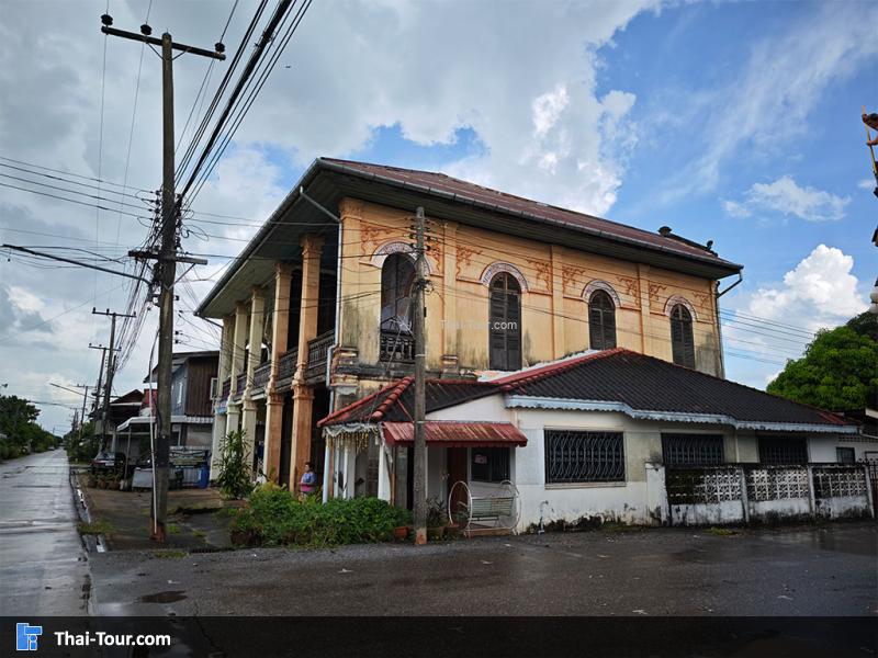 ด้านนอกของ ตึกโบราณฟรานซิสโก