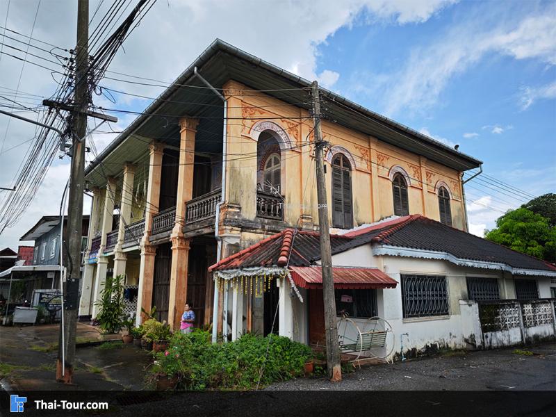 ด้านนอกของ ตึกโบราณฟรานซิสโก