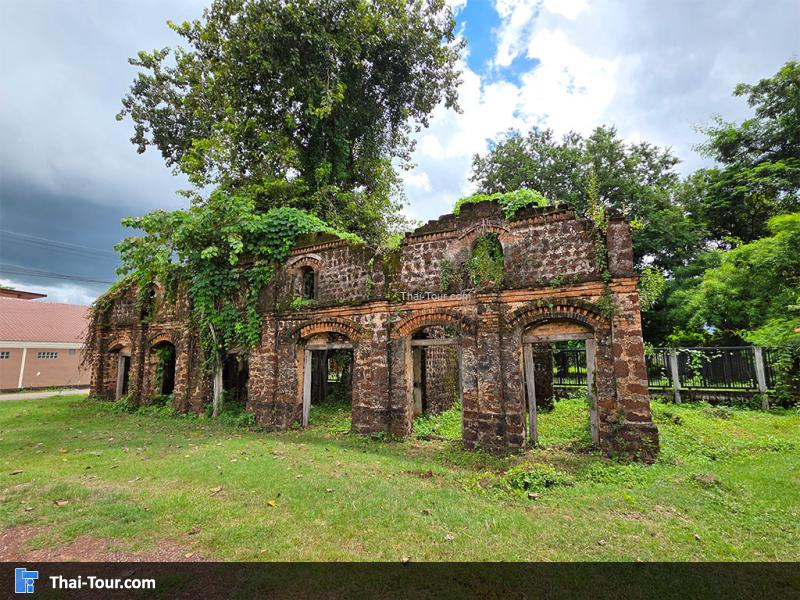 ตึกหินโบราณ ท่าแร่