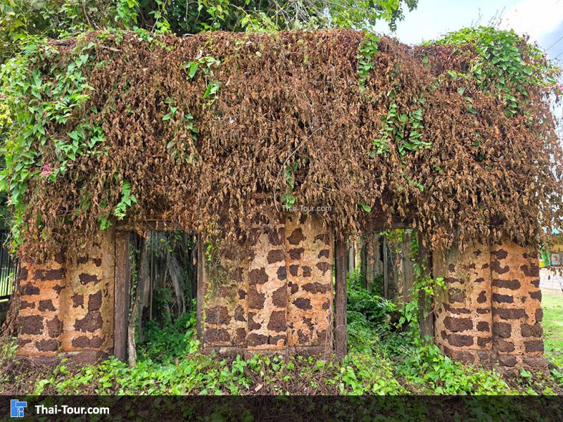 ตึกหินโบราณ ท่าแร่