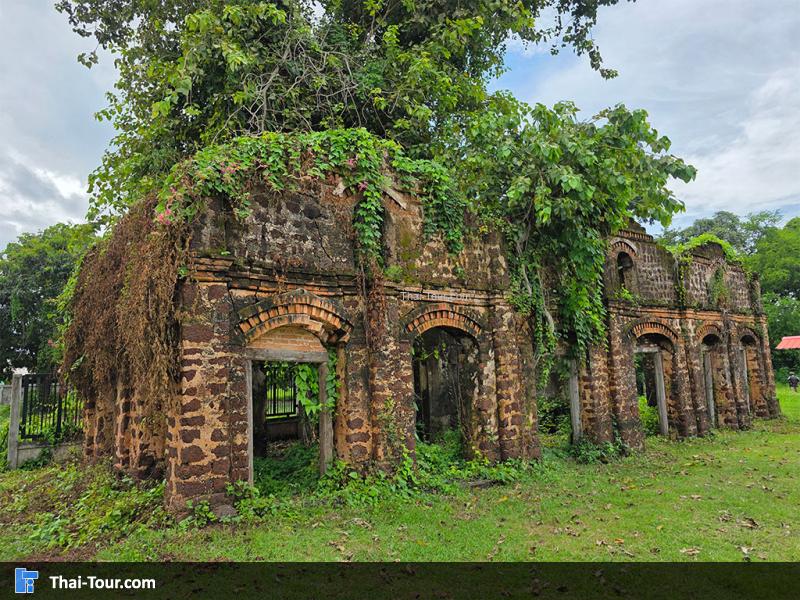 ตึกหินโบราณ ท่าแร่