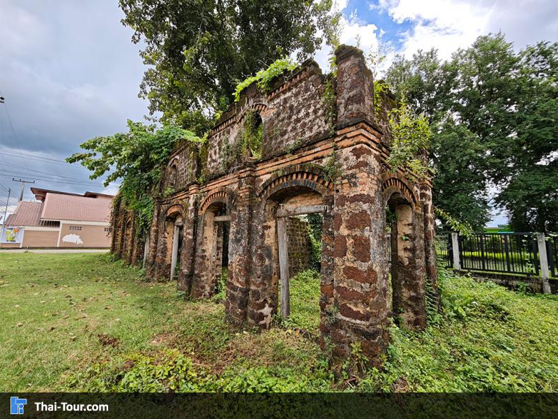 ตึกหินโบราณ ท่าแร่