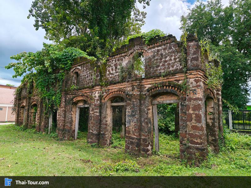 ตึกหินโบราณ ท่าแร่