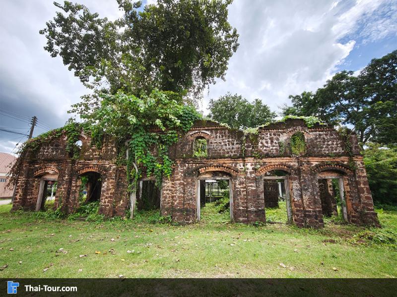 ตึกหินโบราณ ท่าแร่