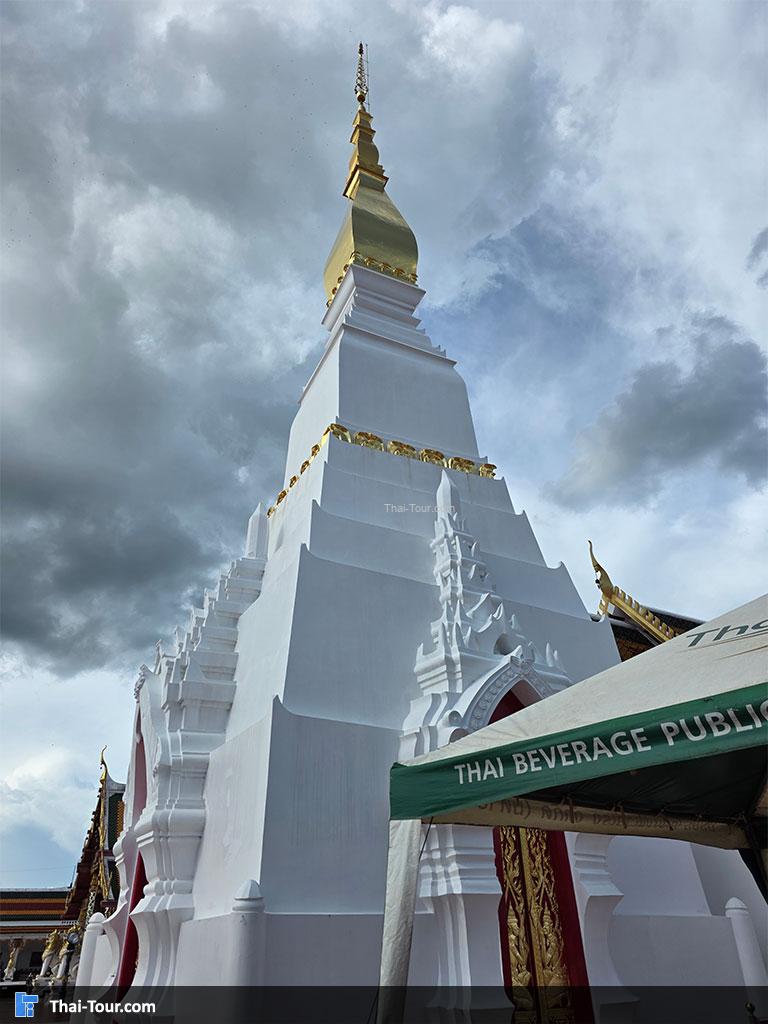 เจดีย์ก่ออิฐถือปูน รูปทรงสี่เหลี่ยม สูง 24 เมตรเศษ