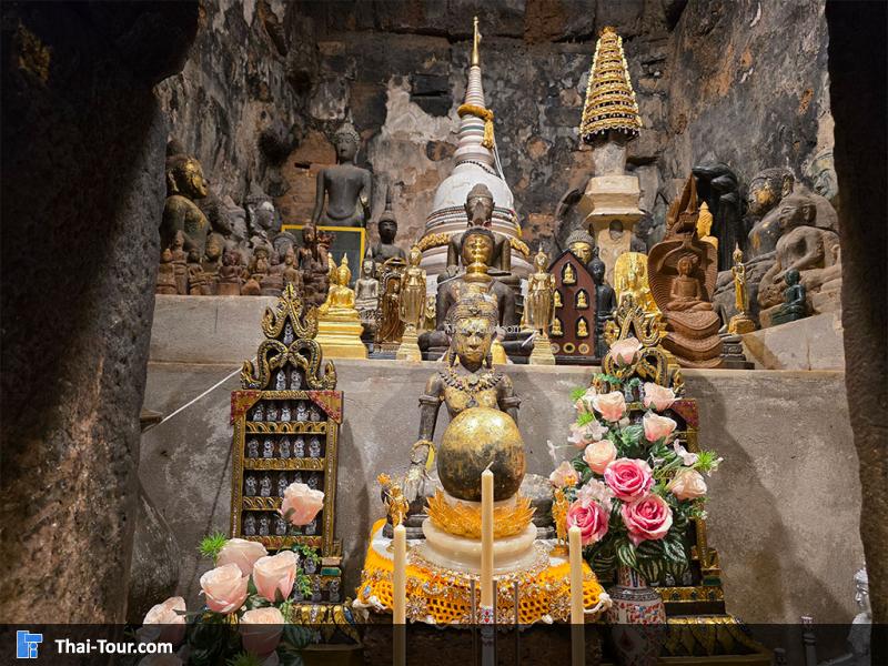 พระพุทธรูปที่ประดิษฐานด้านในปราสาทองค์เดิม