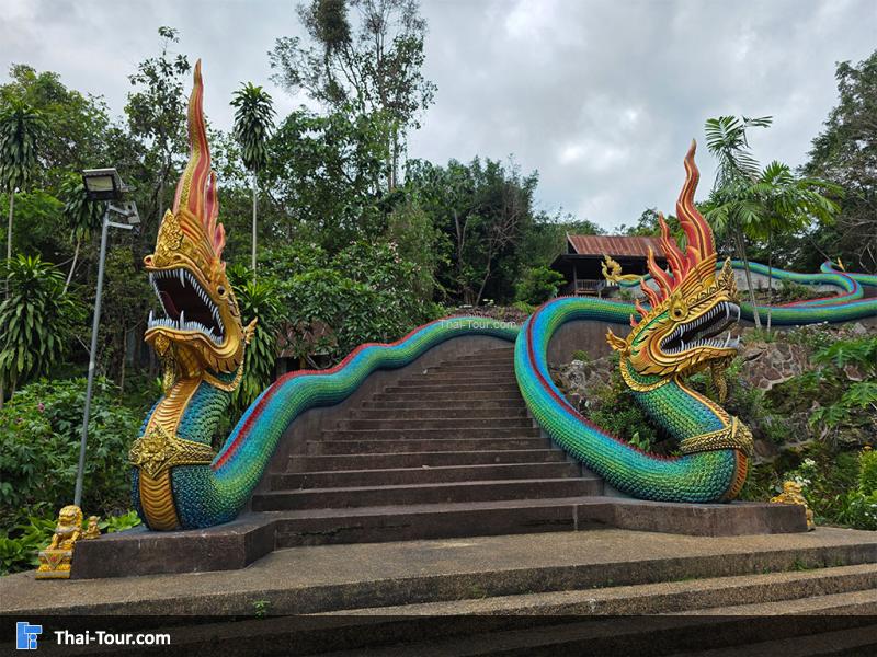 บันไดพญานาค ถ้ำพระพุทธไสยาสน์