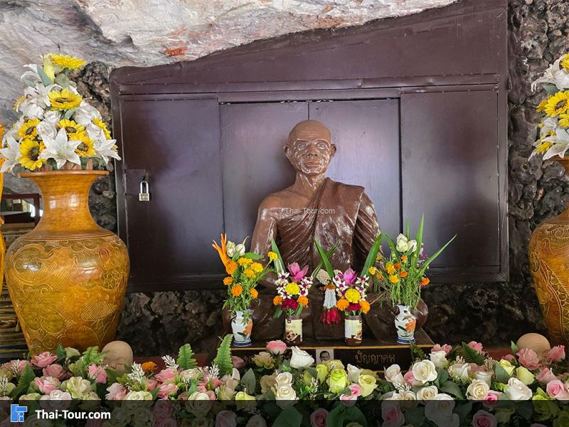 พระพุทธรูปโบราณมากมาย อันเป็นหลักฐานความเจริญรุ่งเรืองของพระพุทธศาสนาในอดีต