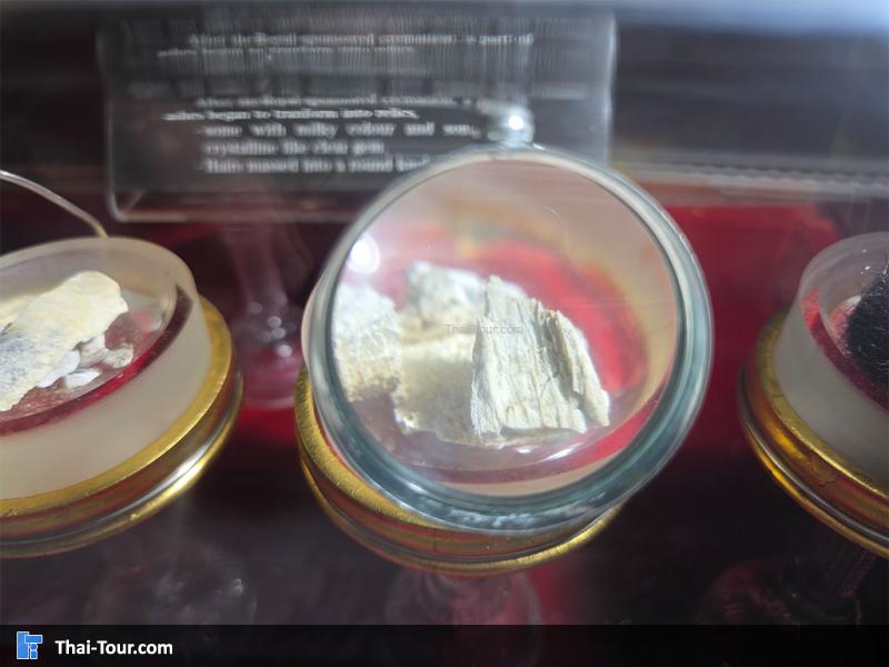 อัฐิ อัฐิธาตุและเกสาท่านพระอาจารย์วัน