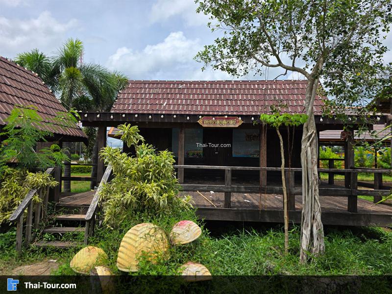 บริเวณรอบของพิพิธภัณฑ์ไทยโส้