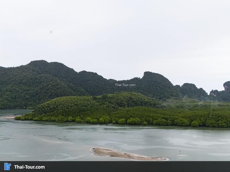 ภาพมุมสูง ท่าเทียบเรือแหลมสัก
