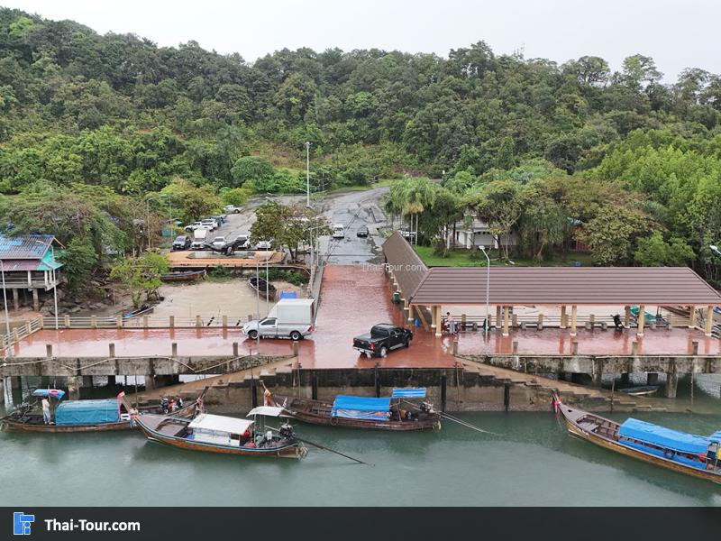 ภาพมุมสูง ท่าเทียบเรือแหลมสัก