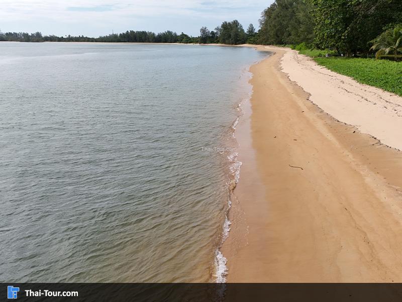 ภาพมุมสูง ชายทะเลท่านุ่น