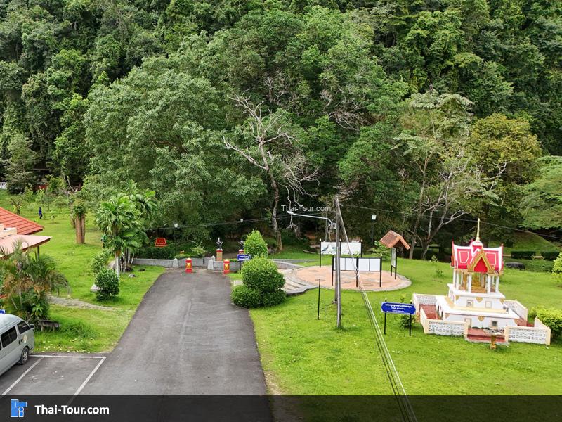 ด้านนอก ถ้ำพุงช้าง