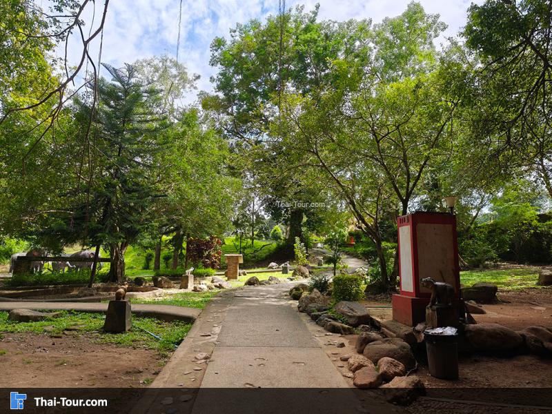 ด้านนอก ถ้ำพุงช้าง