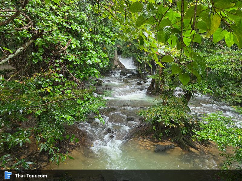 บรรยากาศน้ำตกเต่าทอง