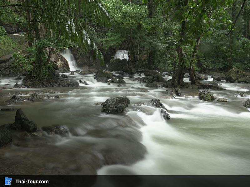 บรรยากาศน้ำตกเต่าทอง