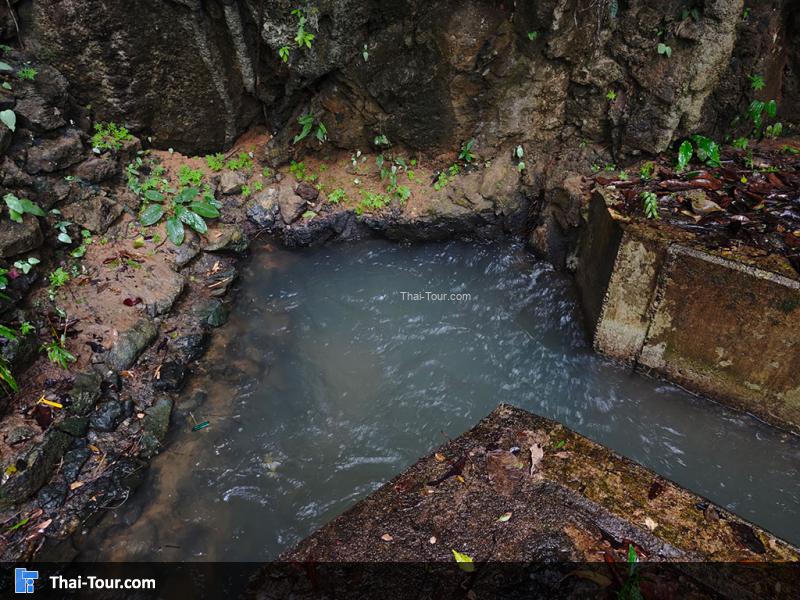 บรรยากาศน้ำตกเต่าทอง