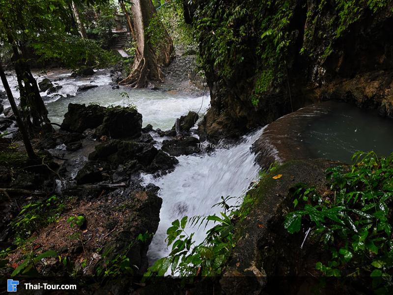 บรรยากาศน้ำตกเต่าทอง