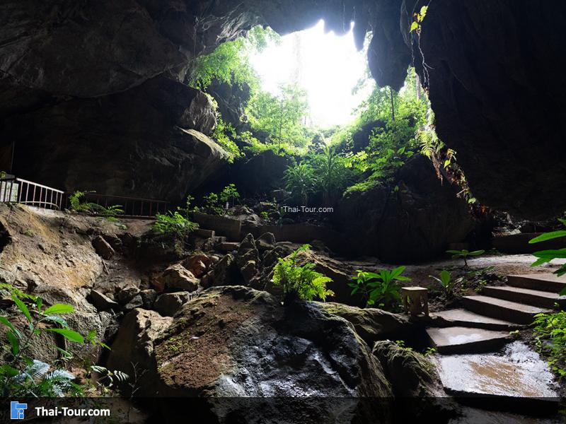 ด้านในของ วัดถ้ำตาปาน