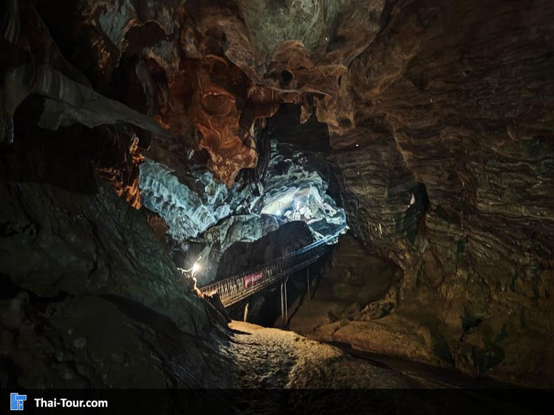 ด้านในของ วัดถ้ำตาปาน