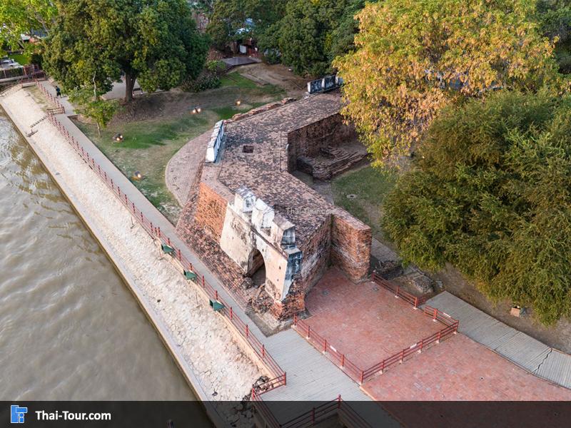 ภาพมุมสูง ป้อมเพชร