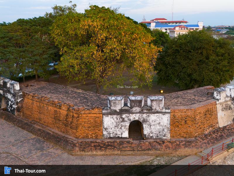 ภาพมุมสูง ป้อมเพชร