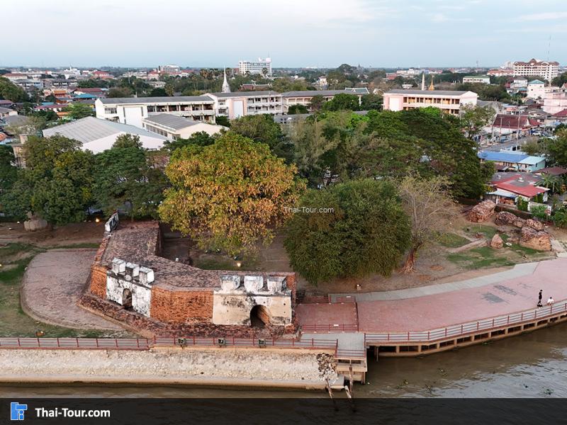 ภาพมุมสูง ป้อมเพชร