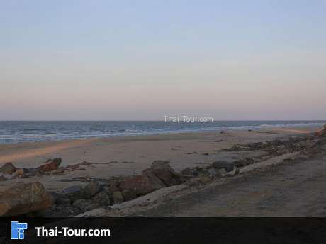 ชายทะเลปากพนัง และแหลมตะลุมพุก