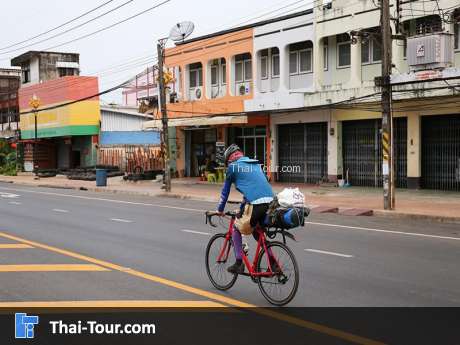 ถนนสุนทรวิจิตร เขื่อนหน้าเมืองนครพนม