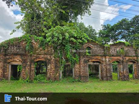 ตึกหินโบราณ ท่าแร่