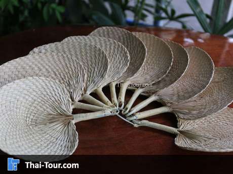 หมู่บ้านทำพัดใบกะพ้อ