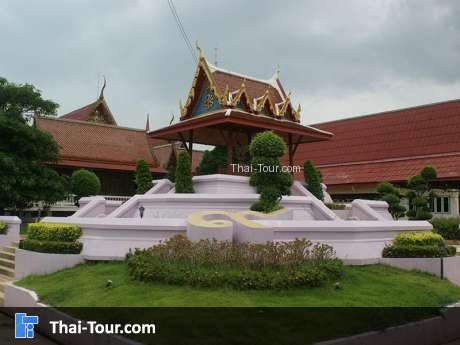 วัดสุทธิวาตวราราม (วัดช่องลม)