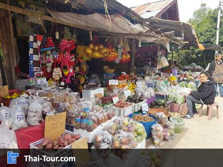 แผงของฝากริมสีม่วง