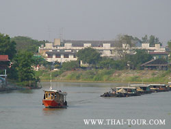 แม่น้ำข้างๆ องค์เจดีย์