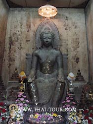 พระพุทธรูปศิลานั่งห้อยพระบาทสมัยทวาราวดี