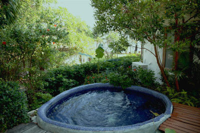 Sea Front with Private Outdoor Jacuzzi