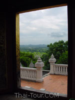 ชมวิว จากด้านในโบสถ์