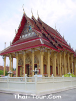 โบสถ์ ภายในมีพระประธาน หลวงพ่อโต