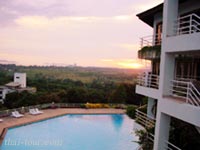 Swimming Pool: ...hight on the cliff...