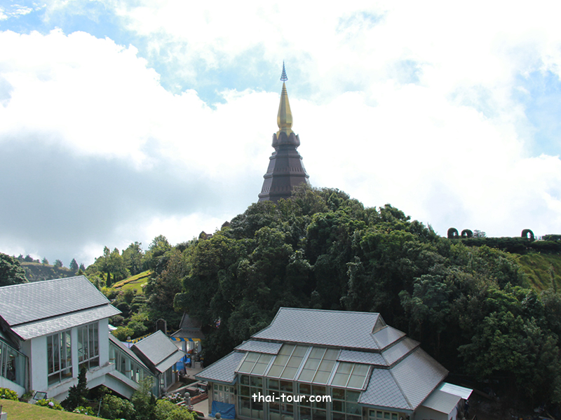 พระมหาธาตุนภเมทนีดลและพระมหาธาตุนภพลภูมิสิริ