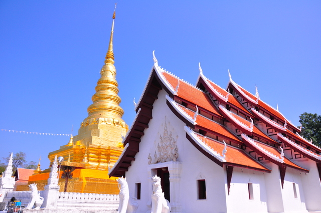 วัดพระธาตุแช่แห้ง