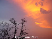 ฟ้ายามเย็น หลังอาทิตย์ตก ที่ผานางเมิน